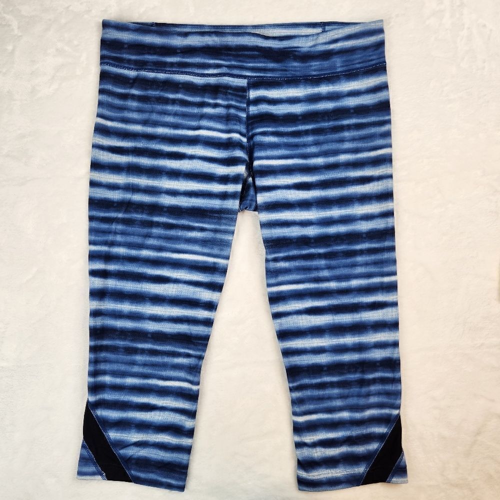 3/$25 Blue Striped Under Armour Crop Leggings Sz XL